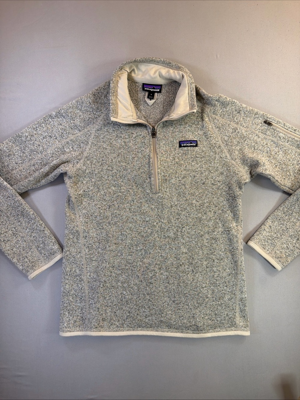 Patagonia beige/cream knit sweatshirt with logo patch